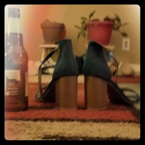 Adorable heels.💕💕💕